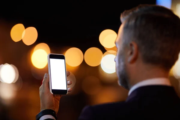 Moderno Hombre Negocios Haciendo Selfie Teléfono Inteligente Durante Noche Chill — Foto de Stock