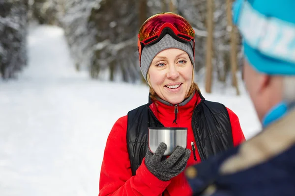 Happy Mature Woman Activewear Holding Cup Hot Tea While Talking — Stock Photo, Image