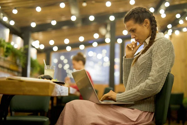 Pensive Student Casualwear Sitting College Cafe Laptop Her Knees Preparing — Stock Photo, Image