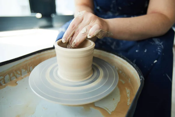 Hands Potter Process Making Clay Pots Jugs Pottery Wheel Workshop — Stock Photo, Image