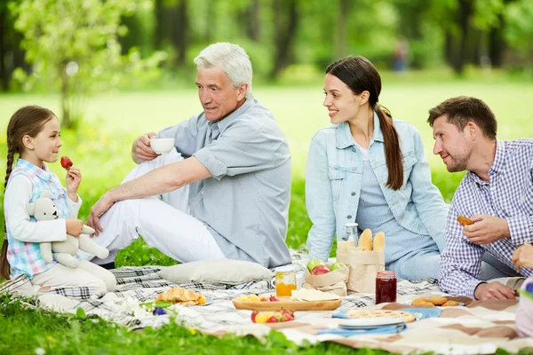 Young Couple Daughter Mature Man Sitting Green Lawn Picnic Having — Stock Photo, Image