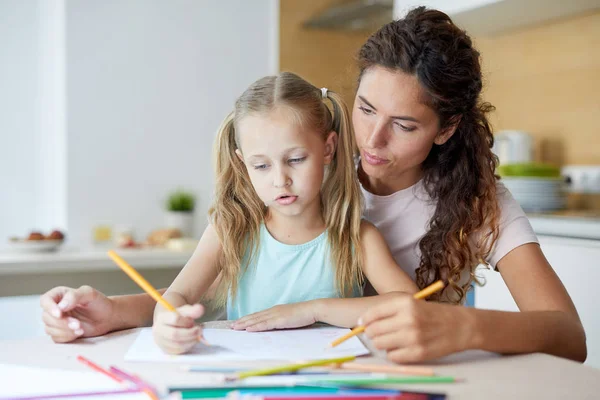 Young Mother Helping Her Little Daughter Drawing Picture Crayons Home — 스톡 사진