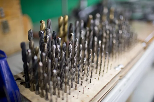 大量由不锈钢制成的钻头 用于制造业 — 图库照片