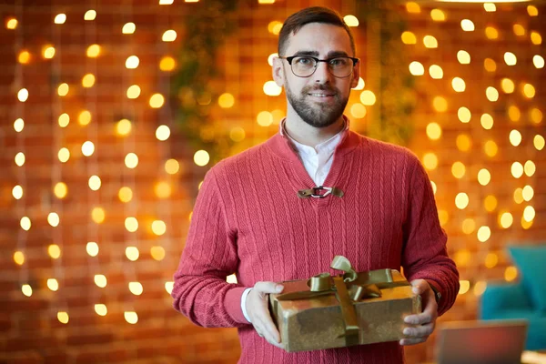 Young Bearded Man Pink Pullover Holding Xmas Present Gift Box — Stock Photo, Image