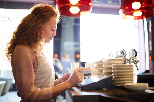 Young Waitress Standing Counter Using Electronic Cashbox While Entering Payment — Stock Photo, Image