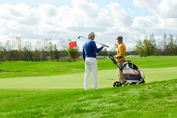 Two Contemporary Golf Players Casualwear Standing New Play Field Discussing — Stock Photo, Image