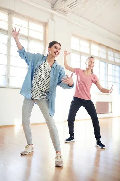 Active Girls Repeating Exercise Coach While Practicing Sports Dancing Modern — Stock Photo, Image