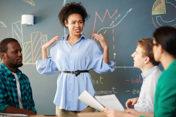 Business Team Diskuterar Affärsplaner Tillsammans Seminarium — Stockfoto