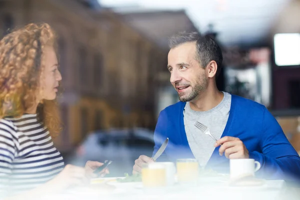 Two Colleagues Casualwear Sitting Cafe Discussing News Having Breakfast Lunch — Stock Photo, Image