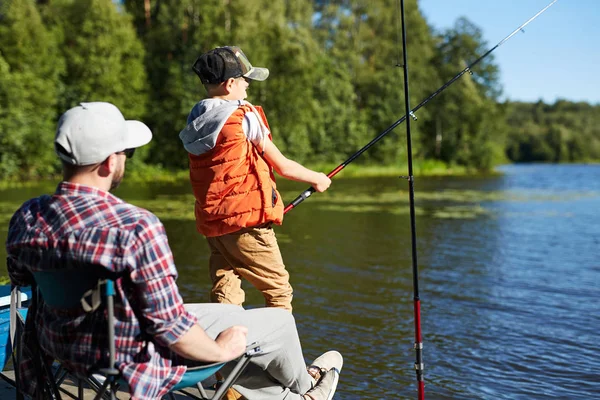 Father Son Spending Summer Weekend Natural Environment Waterside Fishing — Stock Photo, Image