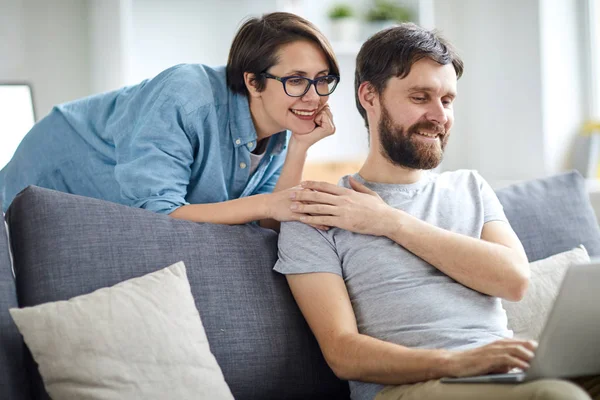 Happy Young Amorous Couple Laptop Looking New House While Scrolling — Stock Photo, Image