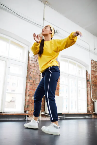 Ung Aktiv Utövande Utbildning Golvet Modern Dansstudio Lesiure — Stockfoto