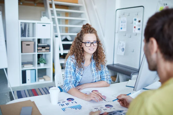 Young Attractive Businesswoman Her Colleague Sitting Front Discussing Papers Working — 스톡 사진