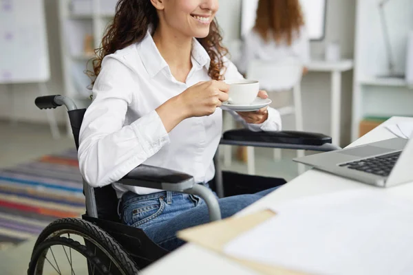 Happy Office Manager Wheelchair Having Tea Coffee Workplace — Stock Photo, Image