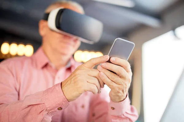 Senior Businessman Headset Using His Smartphone While Watching Webcast — Stock Photo, Image