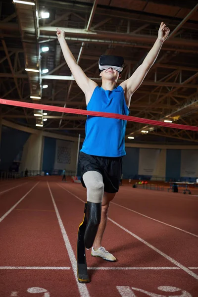 Réussite Sportif Paralympique Avec Les Bras Levés Regarder Record Championnat — Photo