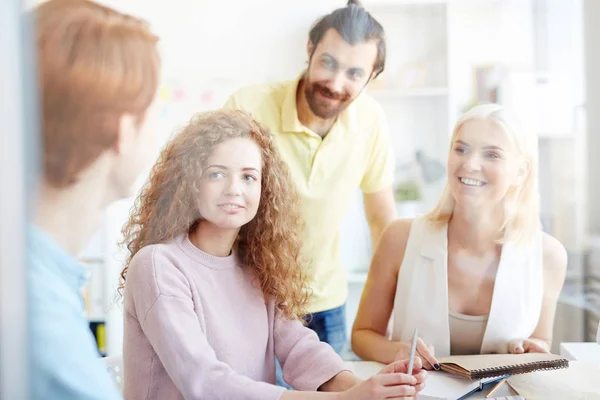 Group Happy Colleagues Listening Young Creative Man While Brainstorming Discussing — Stock Photo, Image