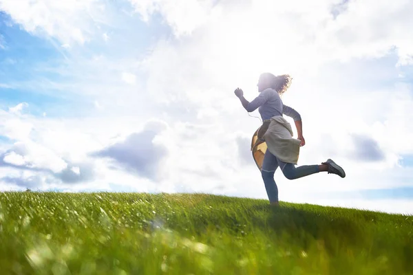 Active Girl Running Green Meadow Rural Environment Her Morning Training — Stock Photo, Image