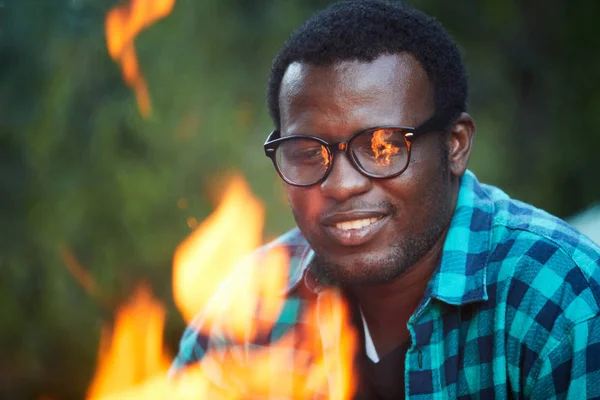 Young Man Eyeglases Shirt Looking Campfire Backpack Trip Leisure — Stock Photo, Image