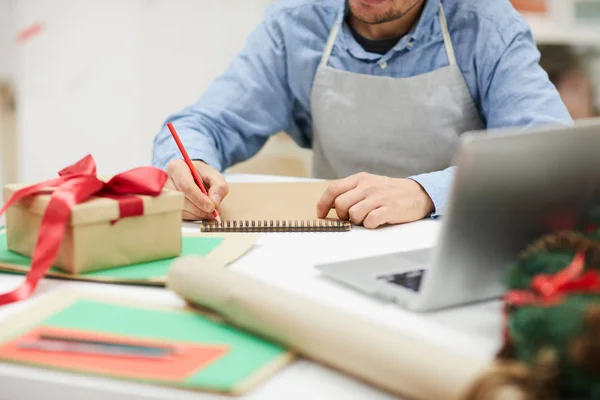 Close Unrecognizable Man Sitting Table Art Tools Laptop Gift Box — Stock Photo, Image