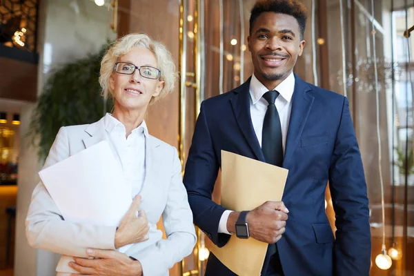 Portrait Young African Businessman Suit Mature Smiling Businesswoman Standing Folders — Stock Photo, Image