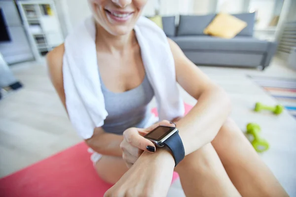 Young Fit Woman Looking Smartwatch While Sitting Mat Break Exercising — Stock Photo, Image