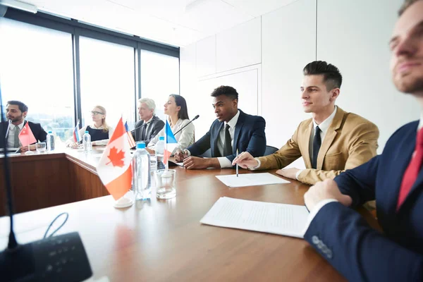 Confident Interracial Representatives Commonwealth Countries Sitting Conference Table Listening Rapporteur — Stock Photo, Image