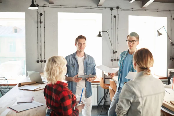 Creative Business Team Discussing Startup Project Standing Circle Modern Office — Stock Photo, Image
