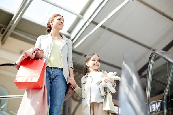 Young Woman Red Paperbag Her Daughter Teddybear Standing Escalator Moving — Stock Photo, Image