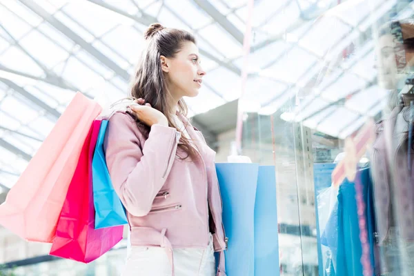 Young Woman Nude Pink Leather Jacket Standing Window Display Mall — Stock Photo, Image