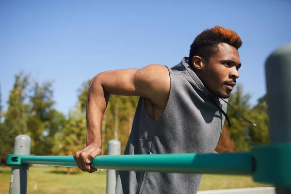 Serious Motivated Young Black Man Gray Sleeveless Hoodie Doing Dips — Stock Photo, Image