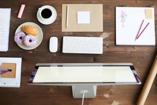 Vista Superior Del Lugar Trabajo Los Empleados Contemporáneos Con Bocadillos —  Fotos de Stock