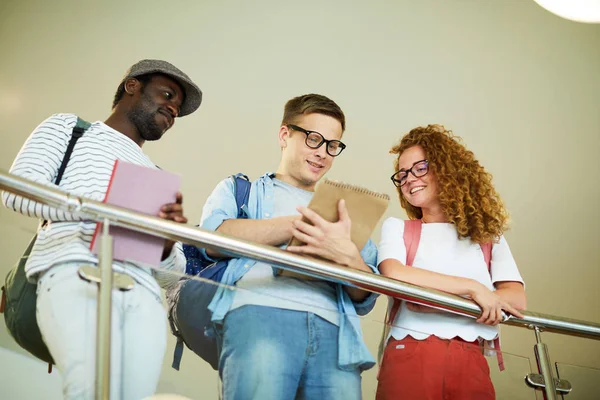 Three Intercultural College Mates Casualwear Discussing Preparing Home Assignment Break — Stock Photo, Image