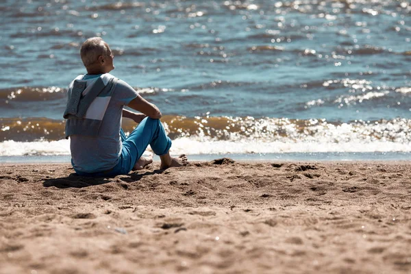Aged Relaxed Man Sitting Sandy Beach Coastline Taking Pleasure Summer — Stock Photo, Image