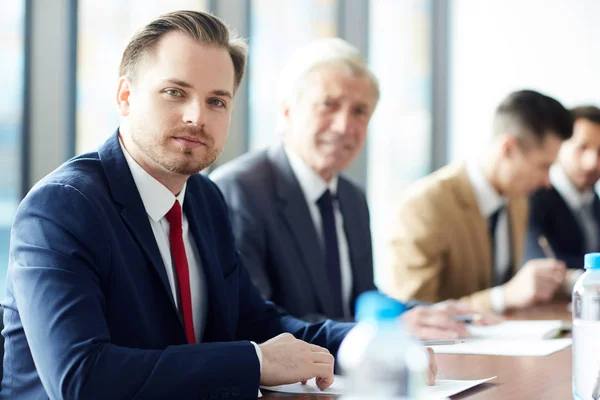 Young Businessman Sitting Table Conference Group Colleagues — Stock Photo, Image