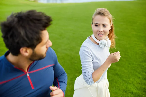 Active Young Woman Headphones Neck Talking Her Boyfriend While Jogging — Stock Photo, Image