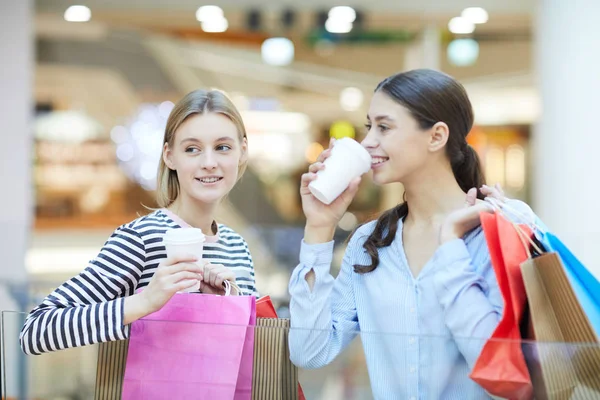 Young Women Drinks Plastic Glasses Deciding Next While Shopping Xmas — Stock Photo, Image