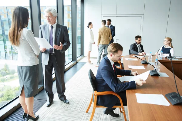 Modern Successful Business People Talking Discussing Agenda Beginning Meeting Business — Stock Photo, Image