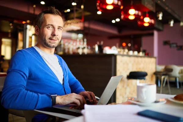 Busy Young Manager Laptop Sitting Cafe Networking Organizing Work — Stock Photo, Image