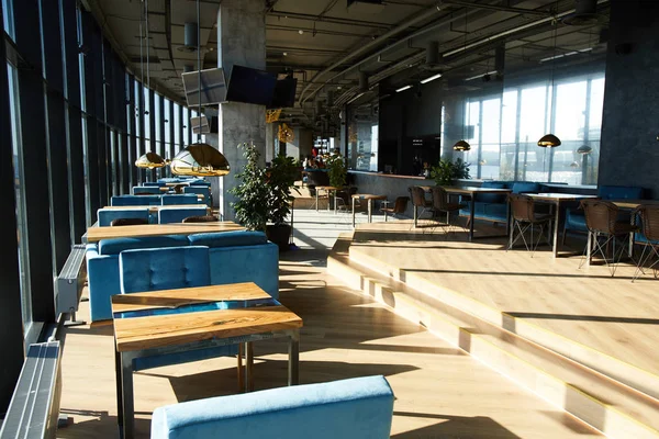 Luz Solar Penetrando Através Janela Café Chão Madeira Móveis — Fotografia de Stock