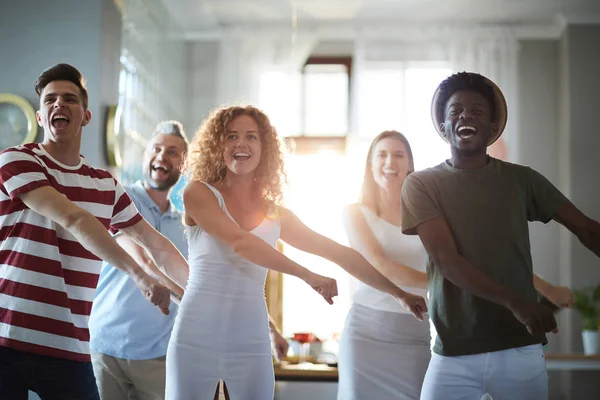 Group Ecstatic Intercultural Friends Casulawear Enjoying Home Party Dancing — Stock Photo, Image