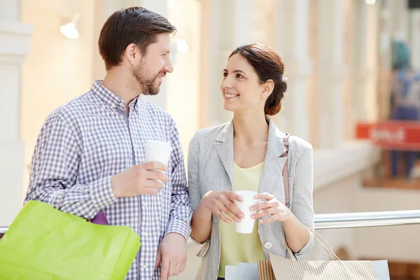 Happy Young Woman Looking Her Husband Coffee Break While Shopping — Stock Photo, Image