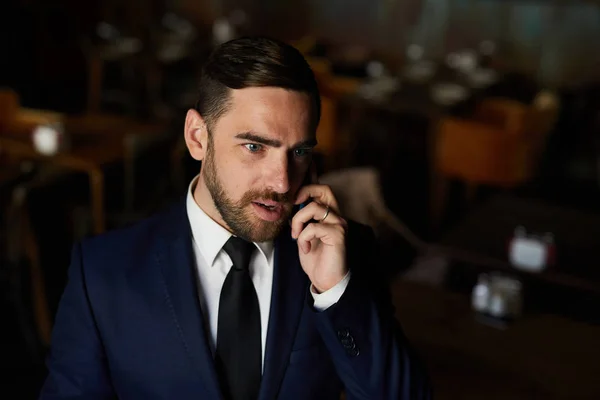 Serious Confident Bearded Businessman Explaining His Plan Making Argument While — Stock Photo, Image