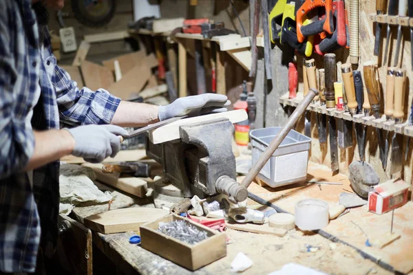 Mester Kesztyű Workbench Fából Készült Munkadarab Mechanikus Megmunkáláshoz — Stock Fotó