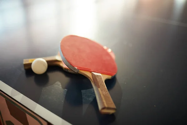 Stolní Tenisové Rakety Koule Pro Dva Hráče Ping Pong Současném — Stock fotografie