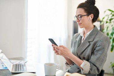 Çağdaş işkadını kullanarak teknoloji