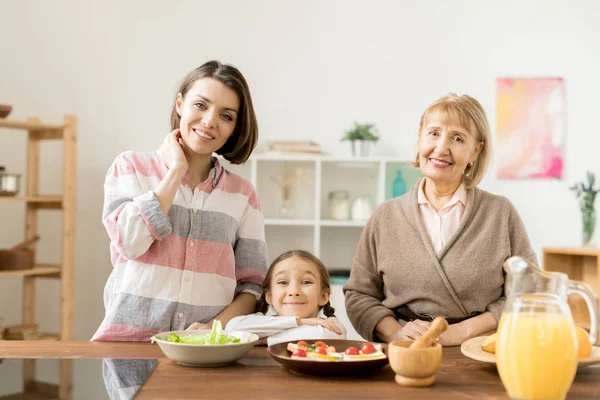 Two Happy Women Little Girl Looking You While Going Prepare — Stock Photo, Image