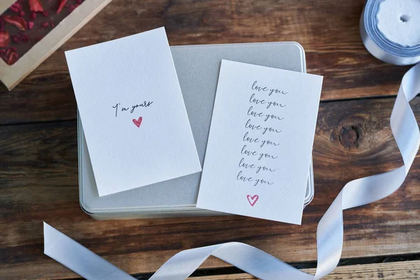 Descripción General Las Tarjetas Felicitación Amor Parte Superior Caja Regalo — Foto de Stock