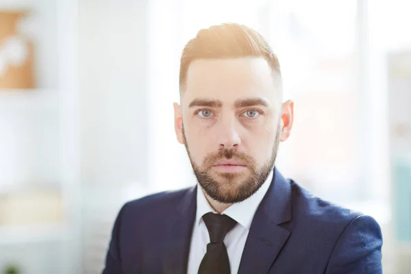 Serious Young Businessman Tie Suit Looking You While Standing Front — Stock Photo, Image