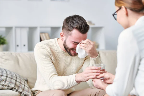 Paciente Llorando Limpiando Lágrimas Con Pañuelo Mientras Toma Vaso Agua —  Fotos de Stock